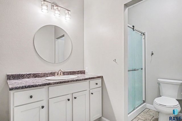 2405 E Yorkshire St Street, Sioux Falls, SD 57108