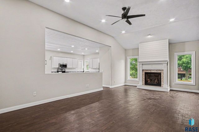 2405 E Yorkshire St Street, Sioux Falls, SD 57108