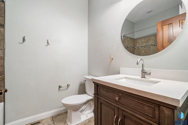 2405 E Yorkshire St Street, Sioux Falls, SD 57108