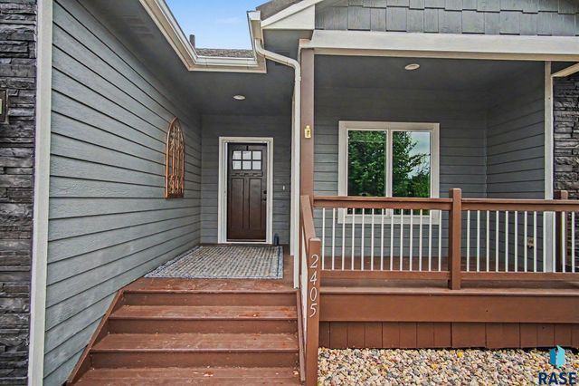 2405 E Yorkshire St Street, Sioux Falls, SD 57108