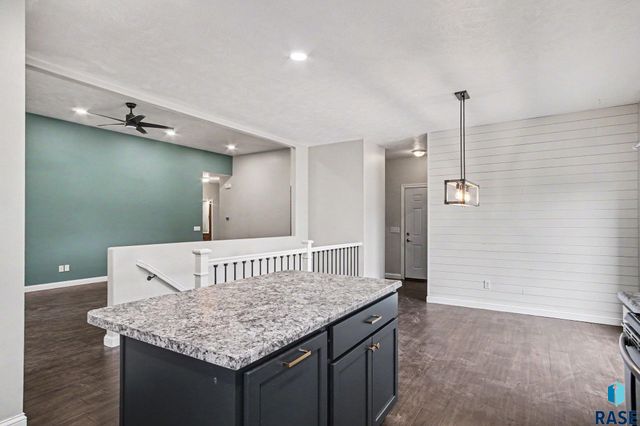 2405 E Yorkshire St Street, Sioux Falls, SD 57108