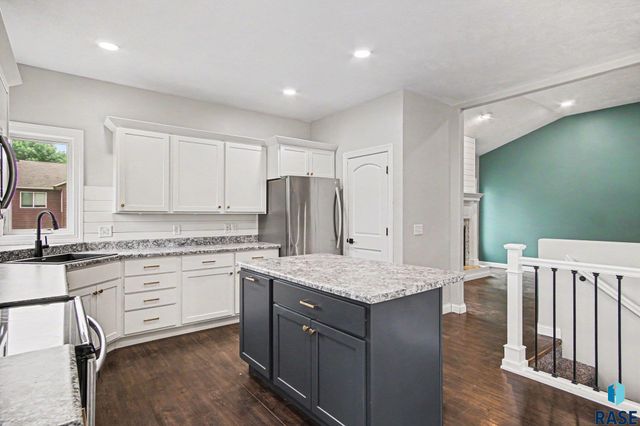 2405 E Yorkshire St Street, Sioux Falls, SD 57108