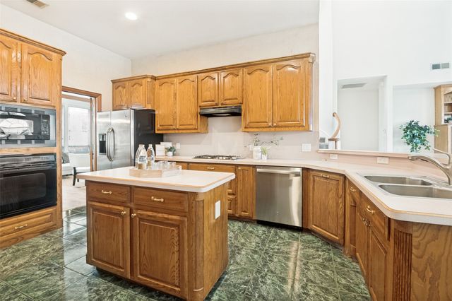 1119 Shallow Bend Drive, Desoto, TX 75115