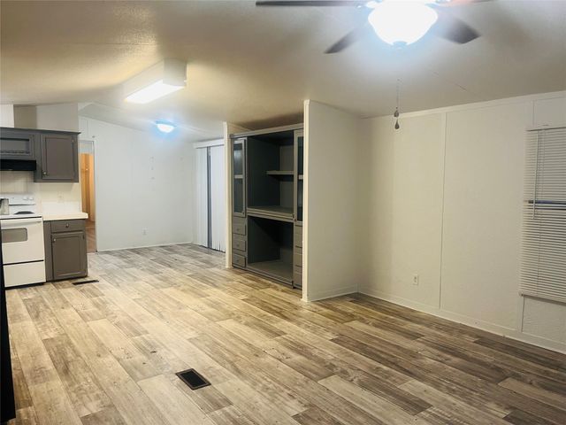 2106 Avenue C, Rosenberg, TX 77471