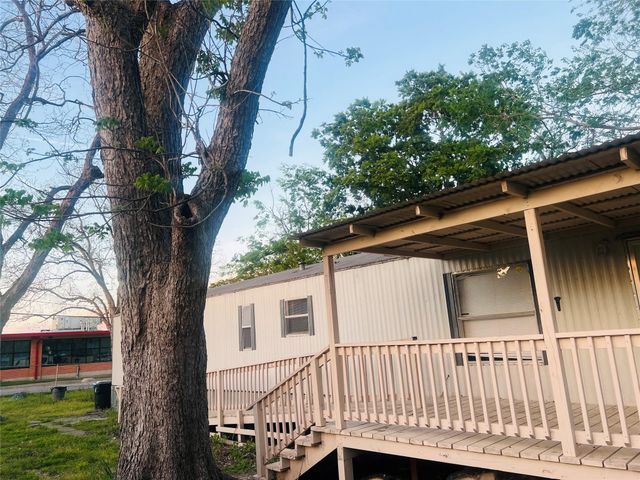 2106 Avenue C, Rosenberg, TX 77471