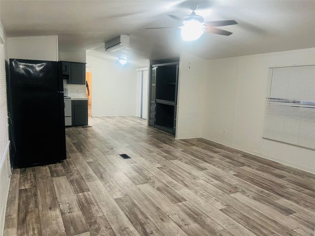 2106 Avenue C, Rosenberg, TX 77471