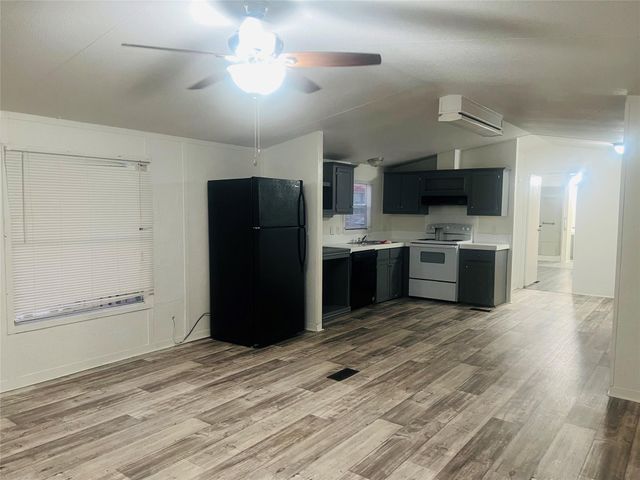 2106 Avenue C, Rosenberg, TX 77471