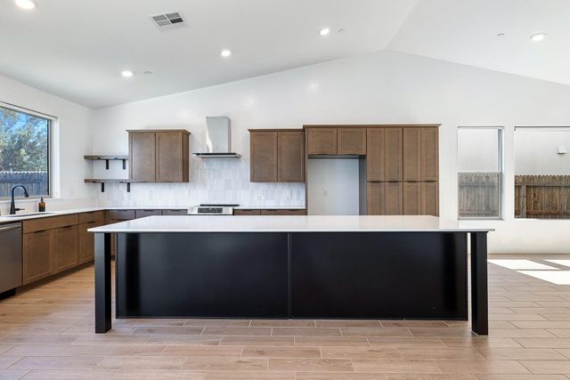 7153 E Harvard Avenue, Fresno, CA 93737