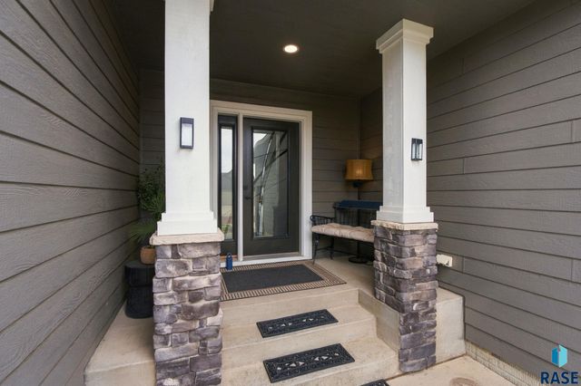 3604 E Prairie Wind St Street, Sioux Falls, SD 57108