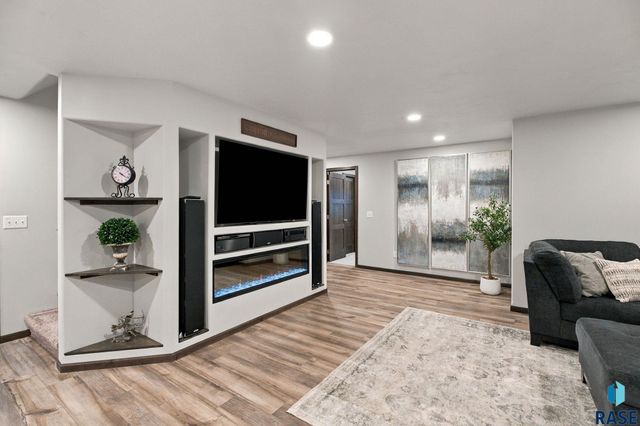 3604 E Prairie Wind St Street, Sioux Falls, SD 57108