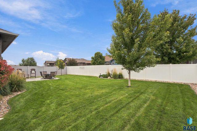3604 E Prairie Wind St Street, Sioux Falls, SD 57108