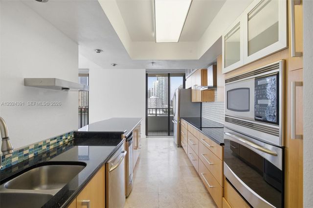 520 Brickell Key Dr A1615, Miami, FL 33131