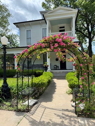 319 S Denton Street, Gainesville, TX 76240