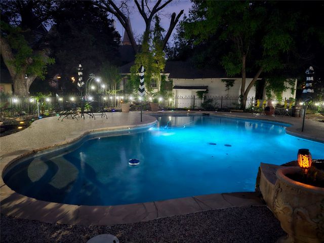 319 S Denton Street, Gainesville, TX 76240