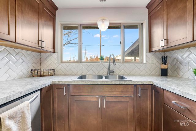 1705 Maplewood Dr, Twin Falls, ID 83301