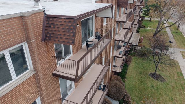 8100 W Foster Lane 508, Niles, IL 60714