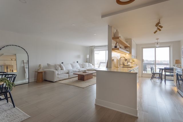 8100 W Foster Lane 508, Niles, IL 60714