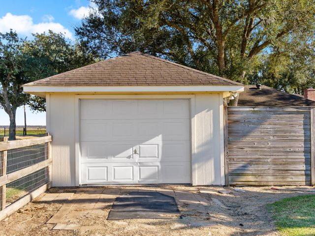 15924 Fm 442 Road, Needville, TX 77461