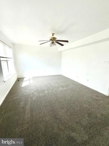 926 WOODLAWN AVE, Phoenixville, PA 19460