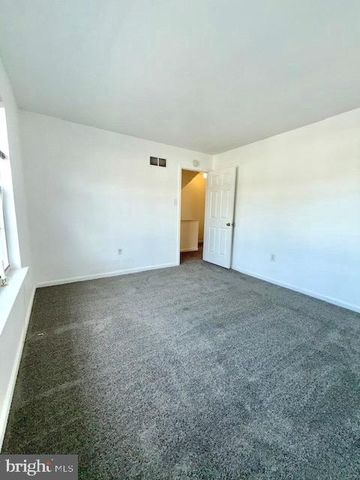 926 WOODLAWN AVE, Phoenixville, PA 19460