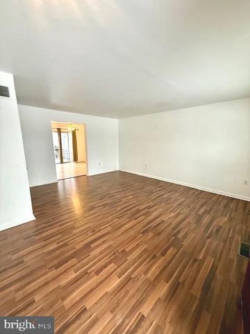 926 WOODLAWN AVE, Phoenixville, PA 19460