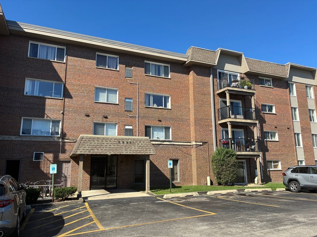 4500 Beau Monde Drive 210, Lisle, IL 60532 — exterior