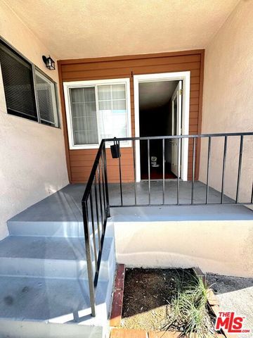 3055 Foothill Boulevard 9, La Crescenta, CA 91214