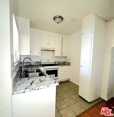 3055 Foothill Boulevard 9, La Crescenta, CA 91214