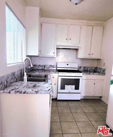 3055 Foothill Boulevard 9, La Crescenta, CA 91214