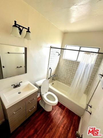 3055 Foothill Boulevard 9, La Crescenta, CA 91214