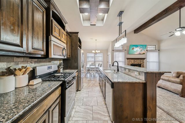 26889 E 143rd Street S, Coweta, OK 74429