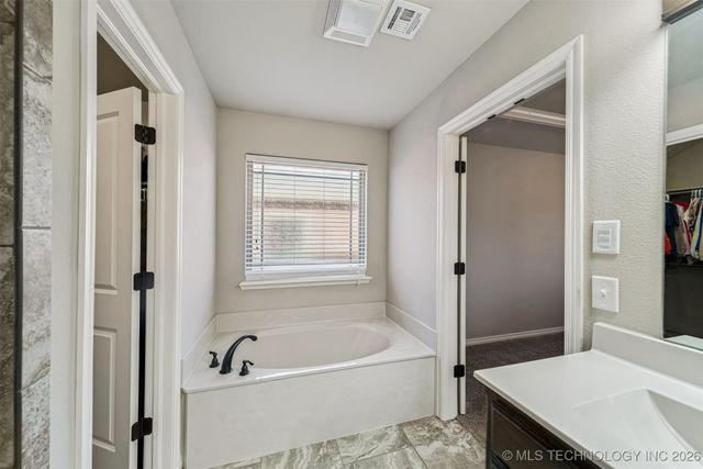 26889 E 143rd Street S, Coweta, OK 74429