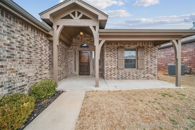 26889 E 143rd Street S, Coweta, OK 74429