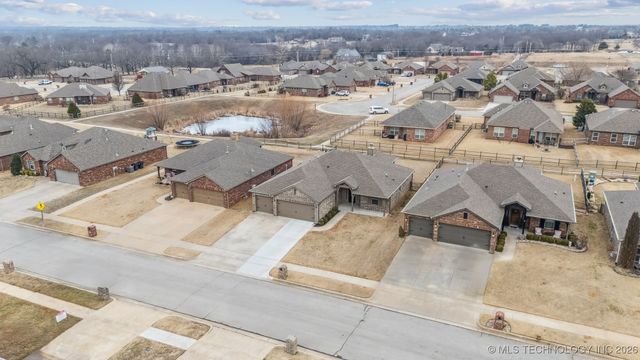 26889 E 143rd Street S, Coweta, OK 74429