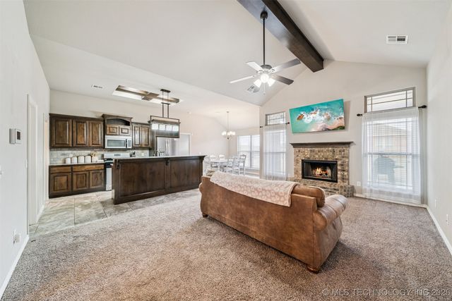 26889 E 143rd Street S, Coweta, OK 74429