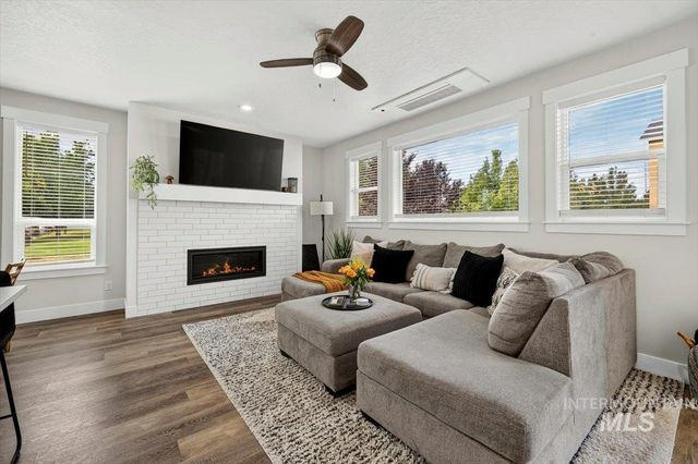 1428 E Star Dr, Meridian, ID 83646