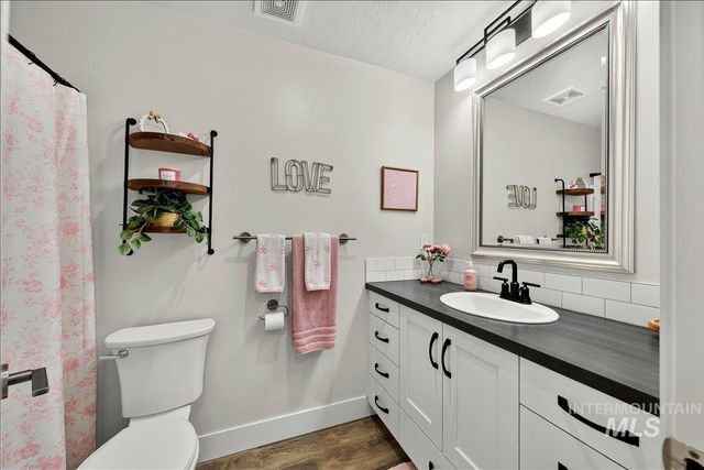 1428 E Star Dr, Meridian, ID 83646