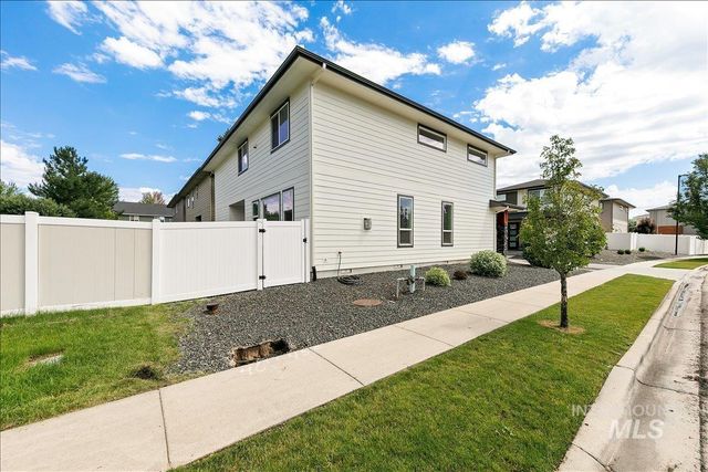 1428 E Star Dr, Meridian, ID 83646