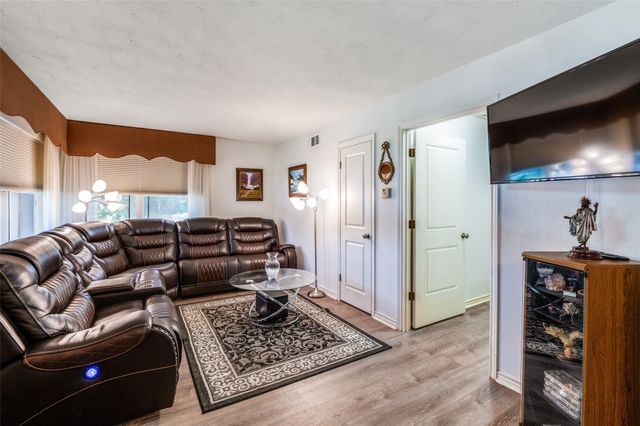 2826 Marbella Lane, Dallas, TX 75228