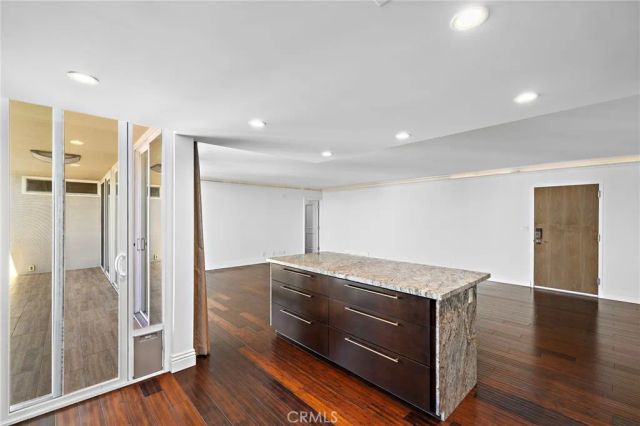 310 Fernando Street 307, Newport Beach, CA 92661