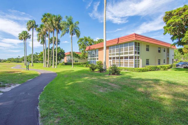 16 Vista Palm Lane 106, Vero Beach, FL 32962