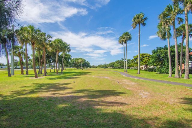 16 Vista Palm Lane 106, Vero Beach, FL 32962