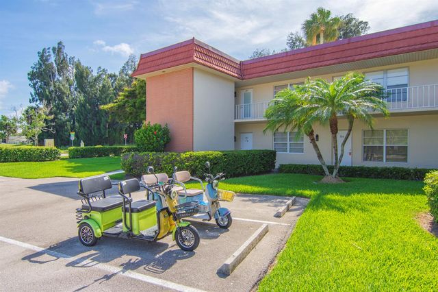 16 Vista Palm Lane 106, Vero Beach, FL 32962