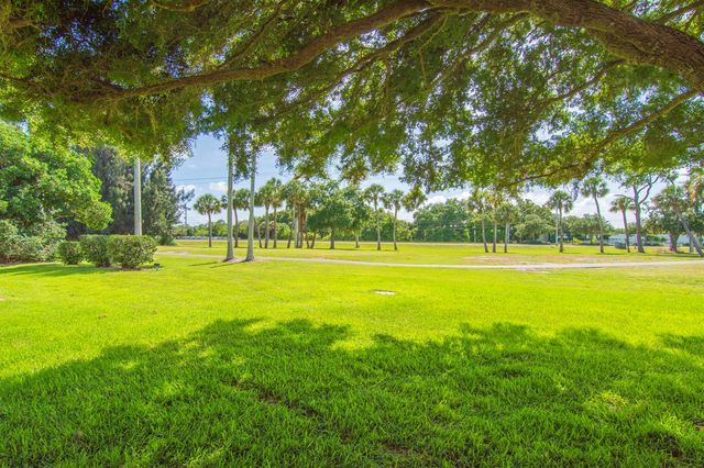 16 Vista Palm Lane 106, Vero Beach, FL 32962