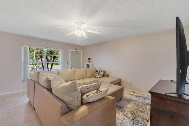 16 Vista Palm Lane 106, Vero Beach, FL 32962