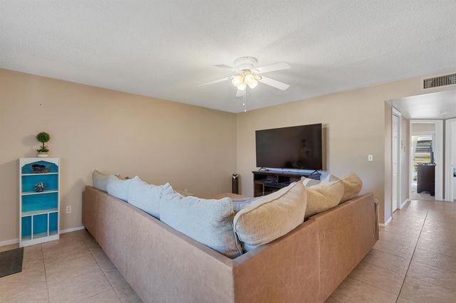 16 Vista Palm Lane 106, Vero Beach, FL 32962