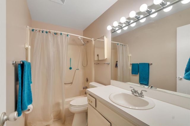 16 Vista Palm Lane 106, Vero Beach, FL 32962