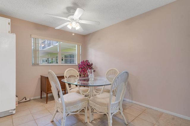16 Vista Palm Lane 106, Vero Beach, FL 32962