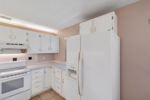 16 Vista Palm Lane 106, Vero Beach, FL 32962