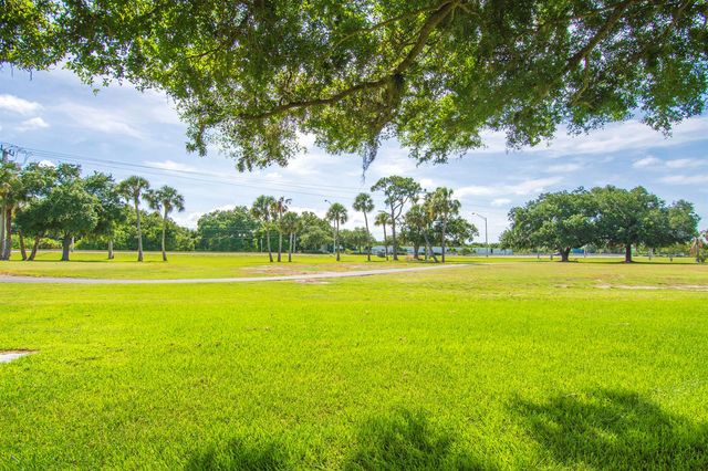 16 Vista Palm Lane 106, Vero Beach, FL 32962